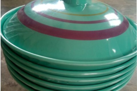 A Set of Bowl with Lid at Low Cost
