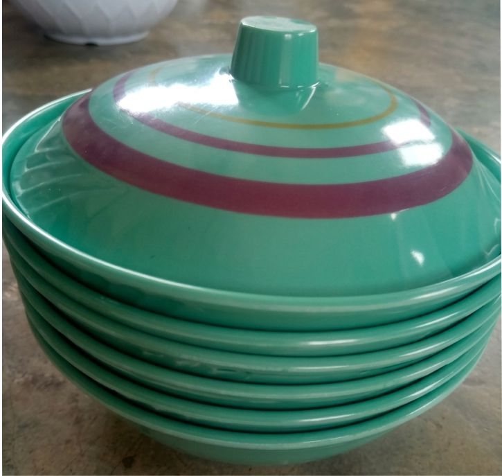 A Set of Bowl with Lid at Low Cost