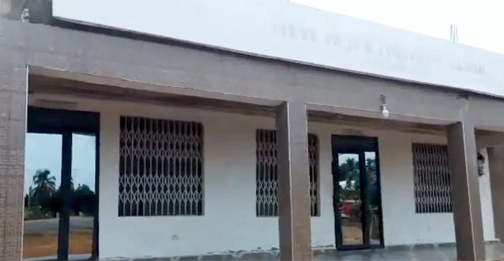 9-Bedroom Roadside Property with 2 Plots of Land for Sale in Ho